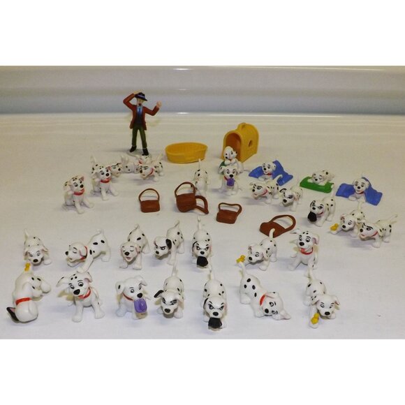 101 Dalmatians Miniature Figurine Set With Accessories 37 Pieces Lot - Picture 6 of 12